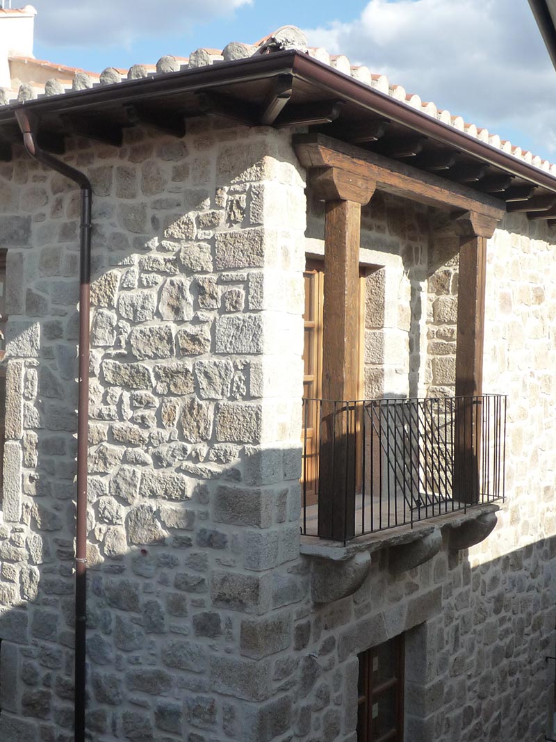 Balconada de madera